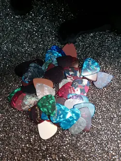 GUITAR PICKS