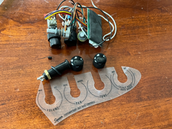 SQUIER SET CONTEMPORARY BASS POTS JAZZ