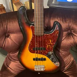 2000S MIM FRETLESS