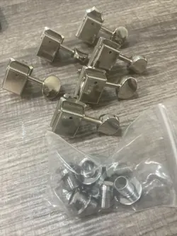 6 IN LINE  FENDER CLASSIC VINTAGE STYLE GUITAR MACHINE HEAD TUNERS