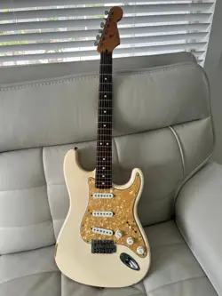 2002 OLYMPIC WHITE FENDER STANDARD STRATOCASTER MIM (SCN NOISELESS PICKUPS)