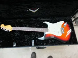 2012 FENDER CUSTOM SHOP CUSTOM DELUXE STRATOCASTER-3-COLOR SUNBURST-MINT!
