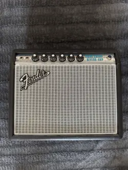 FENDER  '68 CUSTOM VIBRO CHAMP REVERB COMBO GUITAR AMP W/ FOOTSWITCH INCLUDED