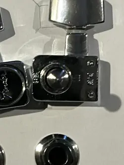 GENUINE FENDER CHROME  TUNERS 6-INLINE 2-PIN STRAT/TELE  MACHINES