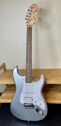 SQUIER BY FENDER 2020 AFFINITY SERIES STRATOCASTER - SILVER/WHITE