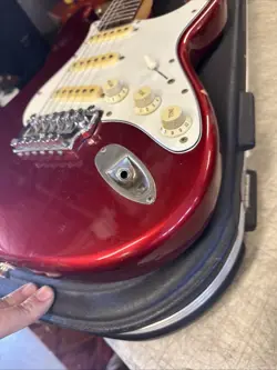 APPLE RED CONTEMPORARY