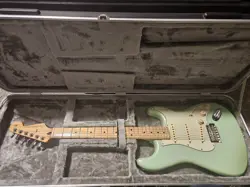 SURF GREEN STRATOCASTER