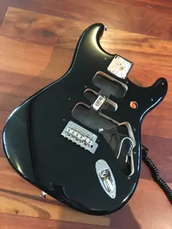 GENUINE FENDER BLACK PLAYER STRAT STRATOCASTER ALDER BODY 2 PT BRIDGE HARDWARE