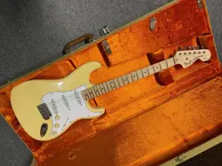 FENDER YNGWIE MALMSTEEN STRATOCASTER, VINTAGE WHITE W/ MAPLE FINGERBOARD, NM, NR