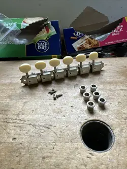 VINTAGE KLUSON DELUXE DOUBLE LINE TUNERS 1960’S FENDER GUITAR.