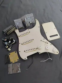 GENUINE FENDER STRATOCASTER 40TH ANN AMERICAN STANDARD  1996 HARDWARE PICKGUARD