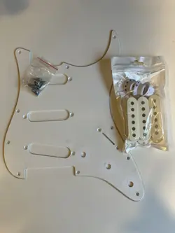STRATOCASTER ELECTRIC GUITAR WHITE PICKGUARD - KNOBS AND PICKUP COVERS