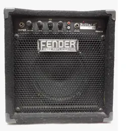 ESTATE OFFERING - CLEAN VINTAGE FENDER RUMBLE 15 GUITAR BASS AMPLIFIER