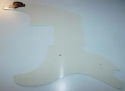 FENDER BASS PICKGUARD