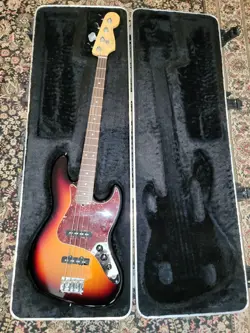 2011 FENDER USA AMERICAN STANDARD JAZZ BASS 3 TONE- SUNBURST.