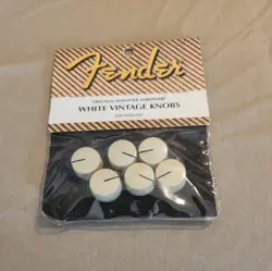 099-0933-000 FENDER AGED WHITE VINTAGE RADIO BLONDE AND BROWN SERIES AMP KNOBS