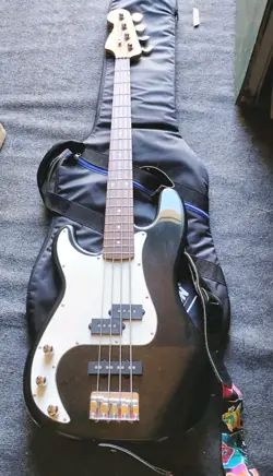 SQUIER  BY FENDER LEFT HANDED STANDARD PRECISION  BASS BLACK