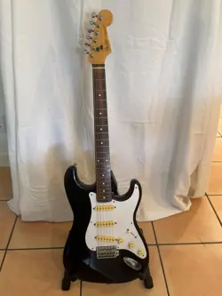 VINTAGE 80'S FENDER STRATOCASTER ELECTRIC GUITAR JAPAN VERY GOOD!