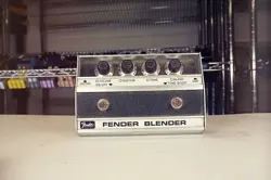 FENDER FENDER BLENDER FUZZ PEDAL
