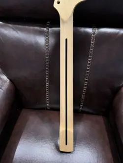 MAPLE REVERSE GUITAR