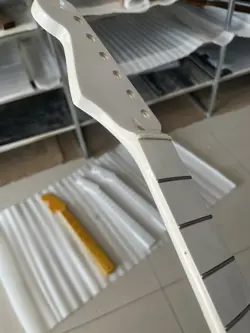 22FRETS REVERSE HEADSTOCK