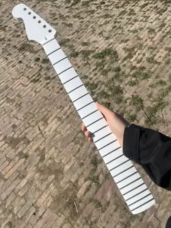 HEADSTOCK WHITE MAPLE