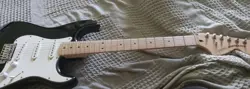 SQUIER STRAT BLACK