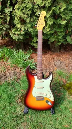1963 SUNBURST STRATOCASTER JOURNEYMAN - FENDER CUSTOM SHOP REISSUE