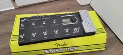 FENDER MUSTANG FLOOR GUITAR MULTI EFFECTS