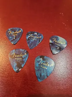 FIVE VINTAGE FENDER PICKS 1970'S THIN