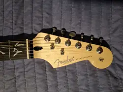 FENDER/SQUIER STRATOCASTER