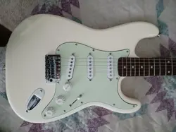 2001 WHITE FENDER SQUIRE STRATOCASTER