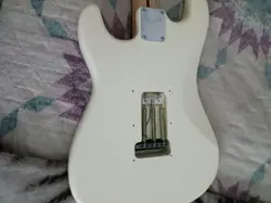 WHITE FENDER SQUIRE