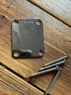VINTAGE  FENDER NECK PLATE USA RELIC 1966