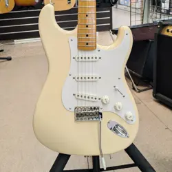 FENDER JAPAN ST57-US USED BASSWOOD BODY MAPLE NECK MAPLE FINGERBOARD W/SOFT CASE