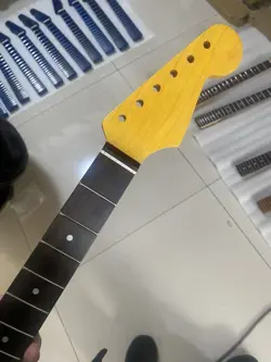 21FRETS YELLOW MAPLE ELECTRIC GUITAR NECK FENDER STRAT ROSEWOOD HOLE 8MM