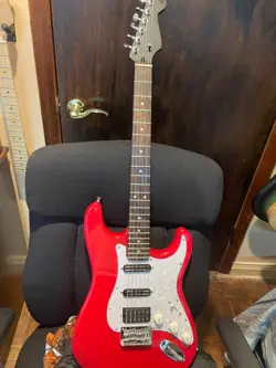 RED FENDER BULLET HUM S S BLACK STRAT NECK CHROME TUNERS