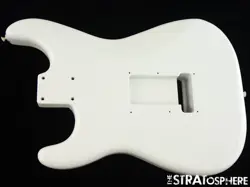 PERFORMER FENDER STRATOCASTER