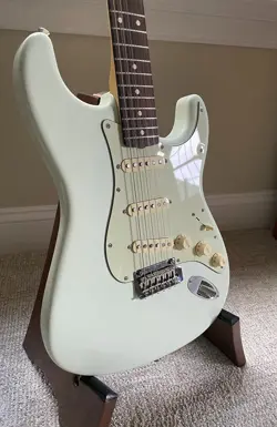 FENDER CLASSIC PLAYER '60S STRATOCASTER W/ ROSEWOOD FRETBOARD