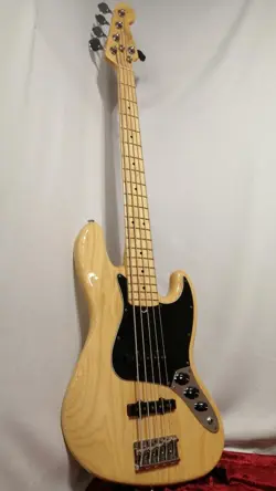 ELECTRIC BASS MODEL  AMERICAN PRO JAZZ BASS V FENDER USA