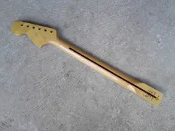 FENDER MAPLE STRATOCASTER