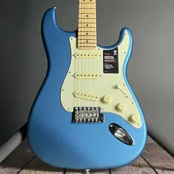 FENDER AMERICAN PERFORMER STRATOCASTER, MAPLE - SATIN LAKE PLACID BLUE
