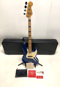 FENDER AMERICAN ULTRA JAZZ BASS MAPLE FINGERBOARD COBRA BLUE WITH FENDER CASE