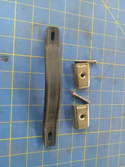 AMPLIFIER HANDLE SCREWS