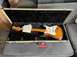 STRATOCASTER 6-STRING RIGHT-HANDED