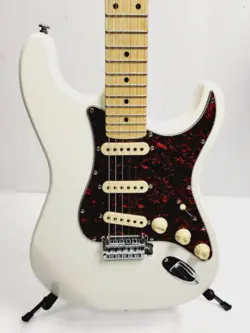 FENDER AMERICAN PROFESSIONAL II STRATOCASTER MAPLE - OLYMPIC WHITE