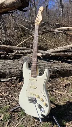 TREMOLO ROSEWOOD FRETBOARD