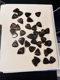 40 COUNT BRAND NEW FENDER HEAVY 351 GUITAR PICKS