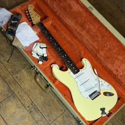 FENDER YNGWIE MALMSTEEN STRATOCASTER VINTAGE WHITE 1990 ELECTRIC GUITAR USA