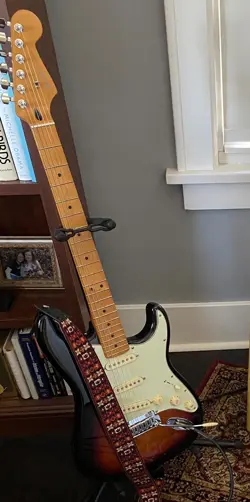 PLUS STRATOCASTER THREE